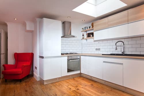 Gloss White Corner Kitchen - Professional plumbing work by Rosebourne Plumbing