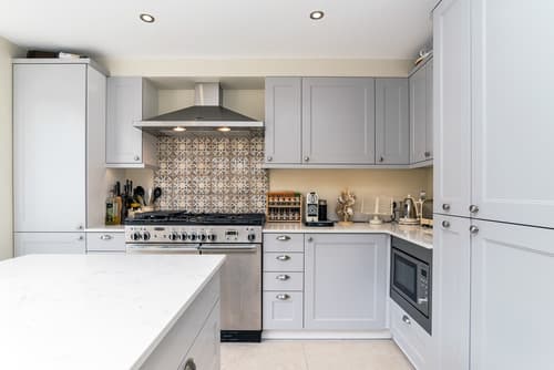 Range Cooker with Patterned Splashback - Professional plumbing work by Rosebourne Plumbing