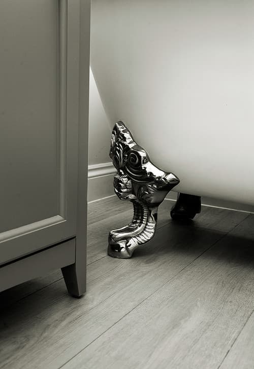 Roll-Top Bath on Claw Feet - Professional plumbing work by Rosebourne Plumbing